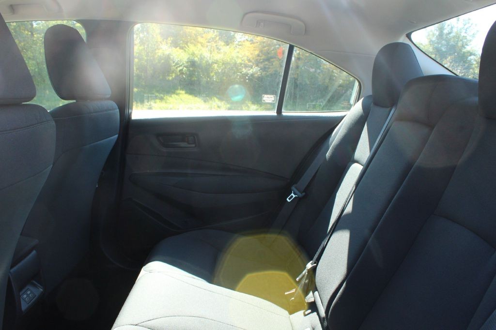 Toyota Corolla Vehicle Full-screen Gallery Image 11