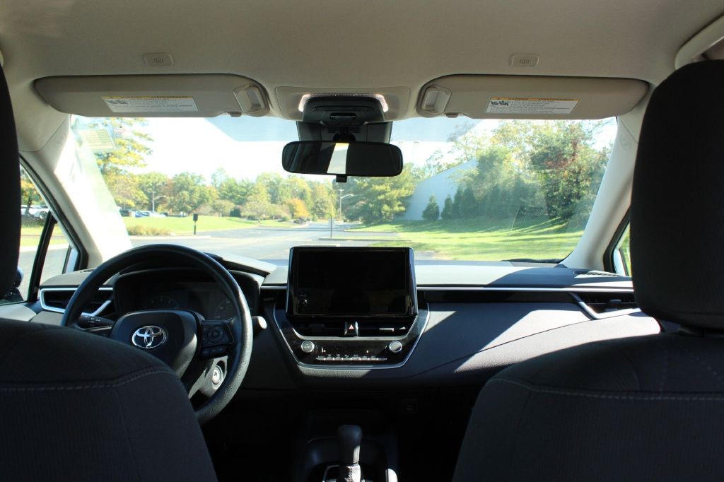 Toyota Corolla Vehicle Full-screen Gallery Image 14