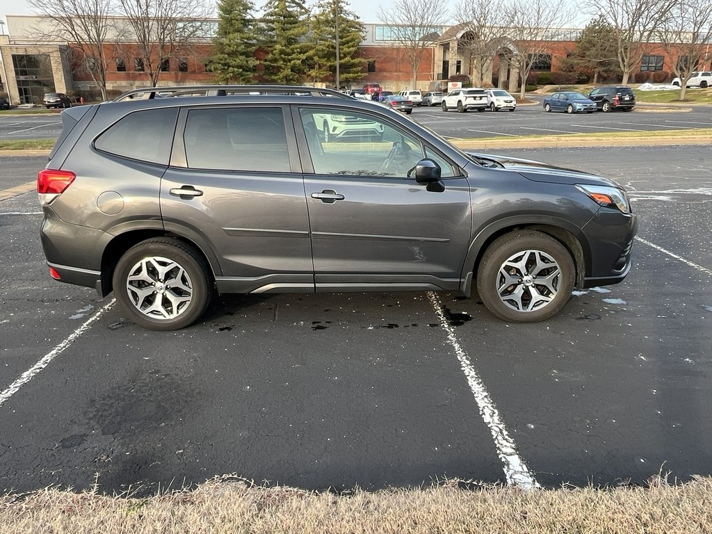 Subaru Forester Vehicle Full-screen Gallery Image 05