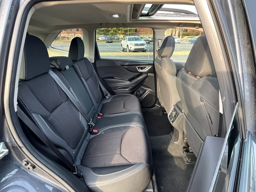 Subaru Forester Vehicle Full-screen Gallery Image 11