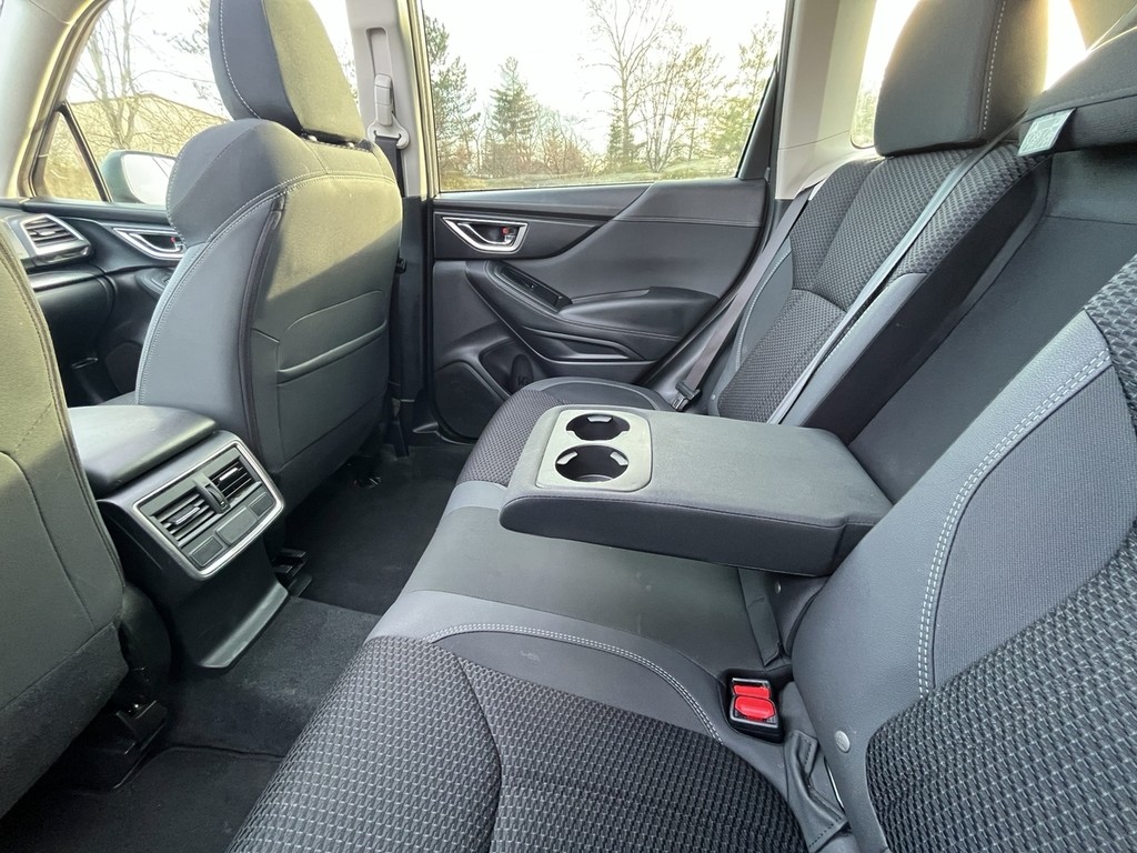 Subaru Forester Vehicle Full-screen Gallery Image 12