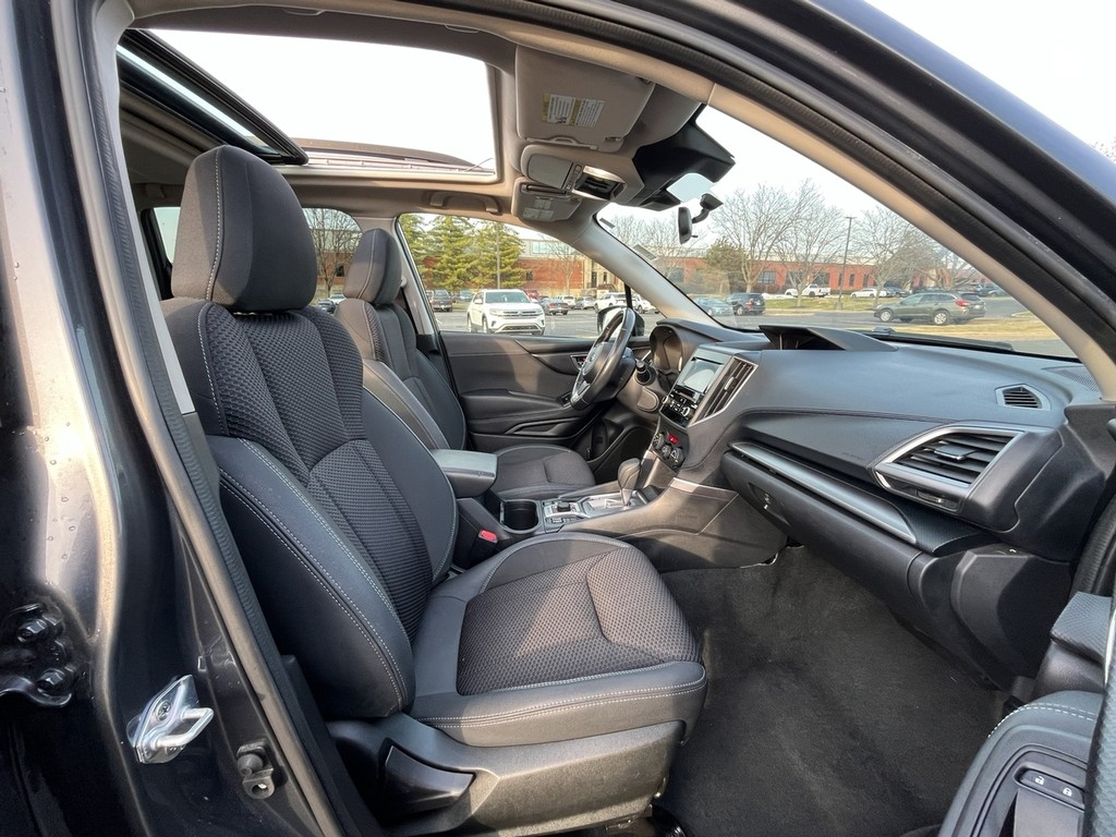 Subaru Forester Vehicle Full-screen Gallery Image 19