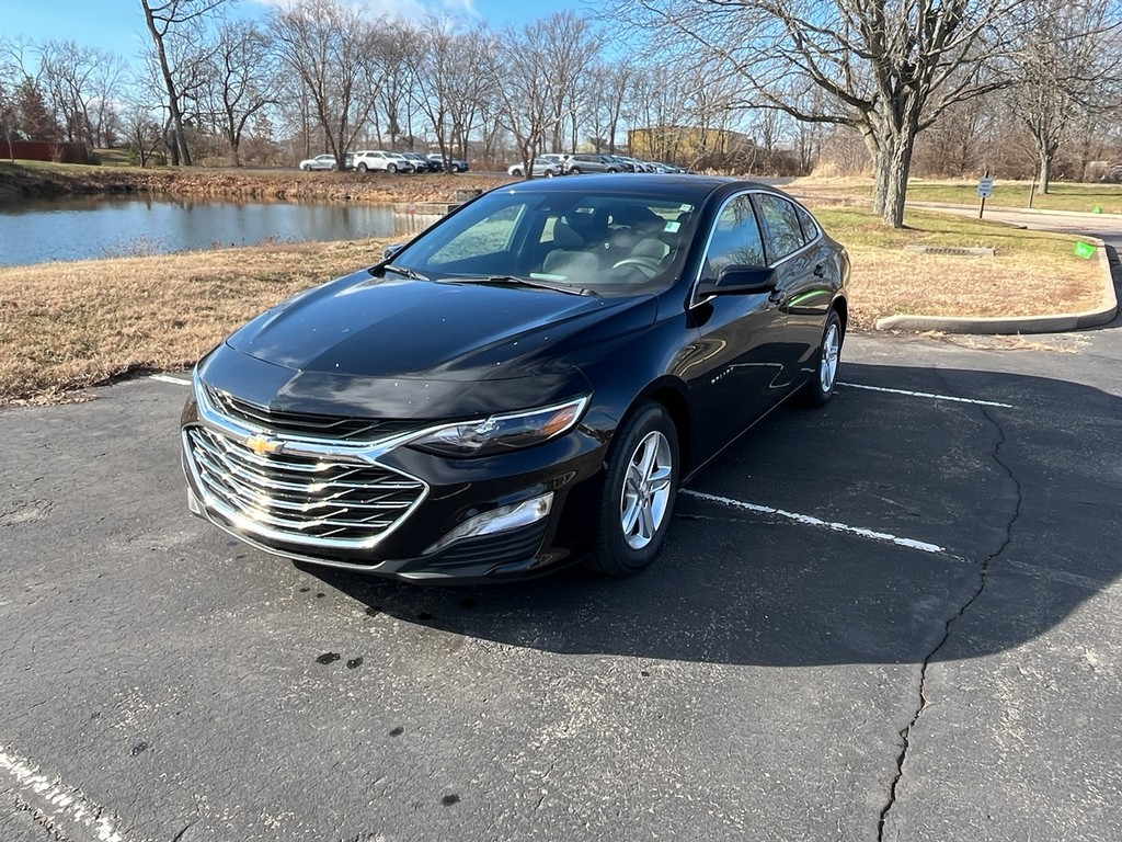 Chevrolet Malibu Vehicle Full-screen Gallery Image 02