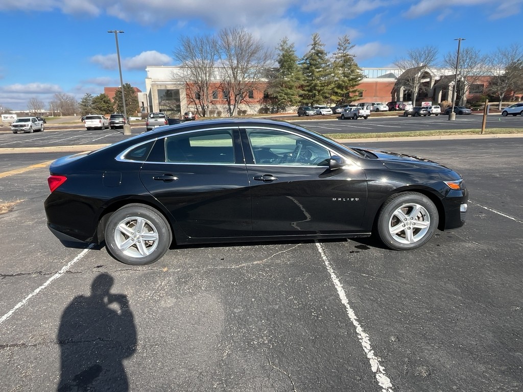 Chevrolet Malibu Vehicle Full-screen Gallery Image 05