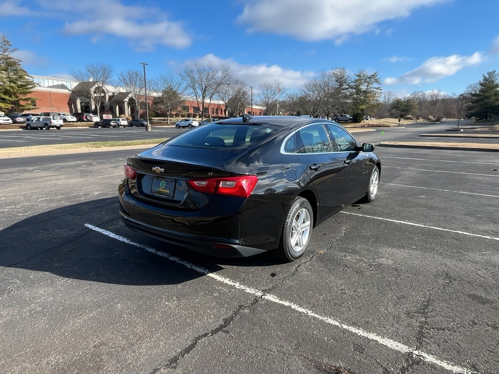 Chevrolet Malibu Vehicle Full-screen Gallery Image 06