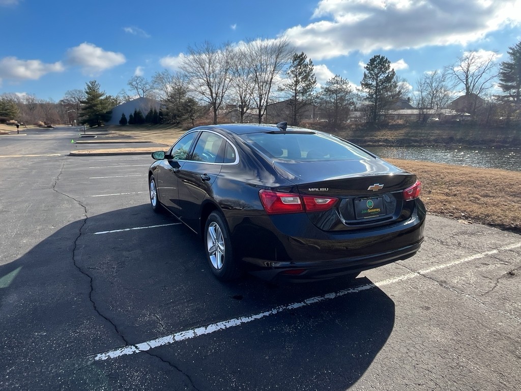 Chevrolet Malibu Vehicle Full-screen Gallery Image 08