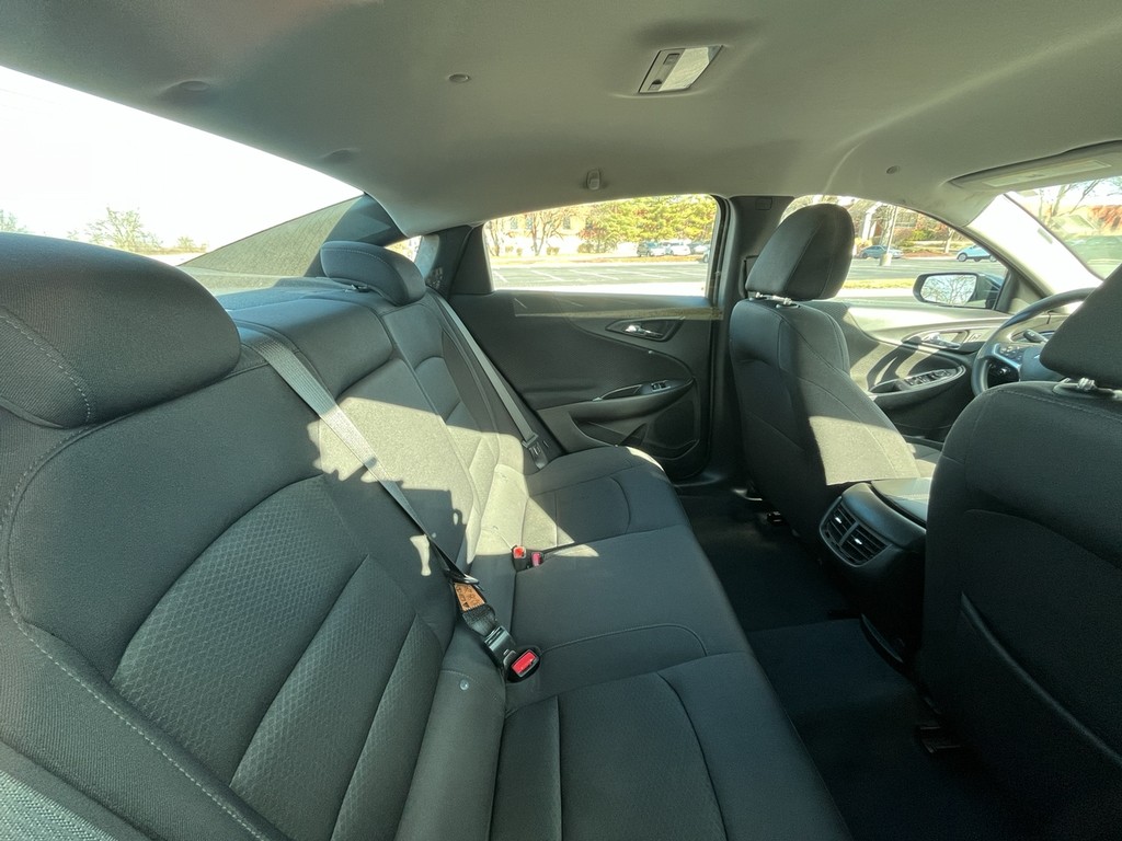 Chevrolet Malibu Vehicle Full-screen Gallery Image 11