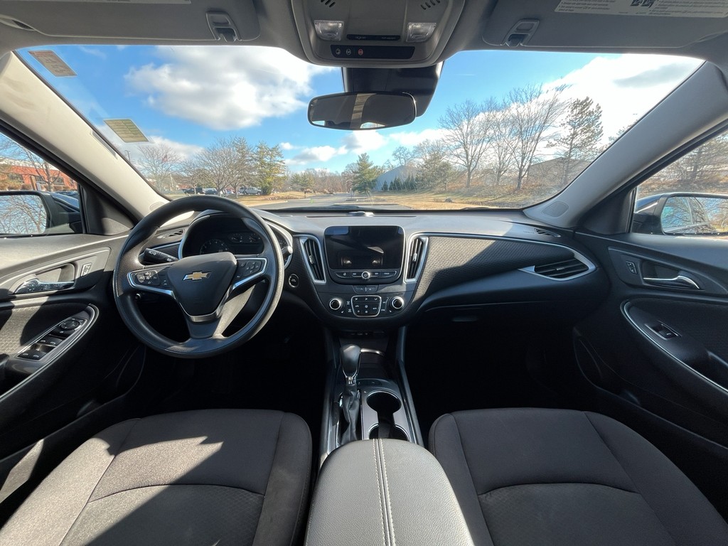 Chevrolet Malibu Vehicle Full-screen Gallery Image 13