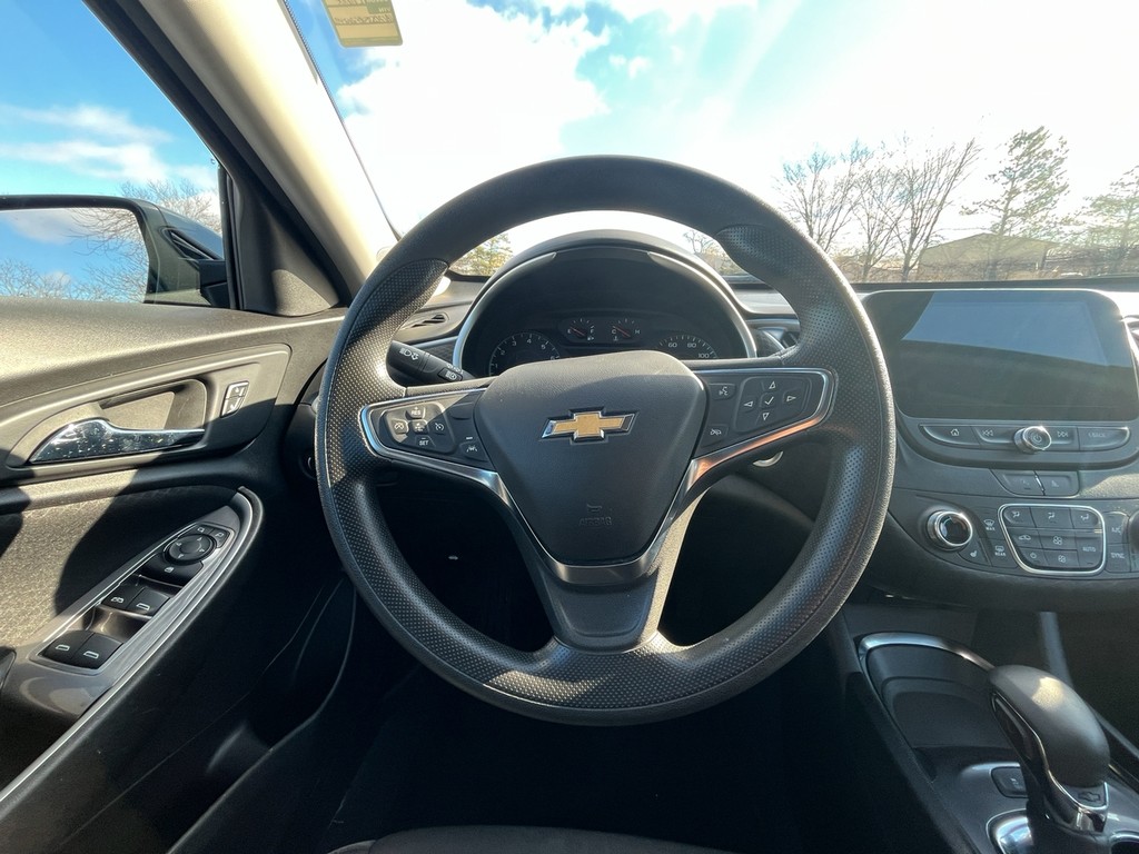 Chevrolet Malibu Vehicle Full-screen Gallery Image 14