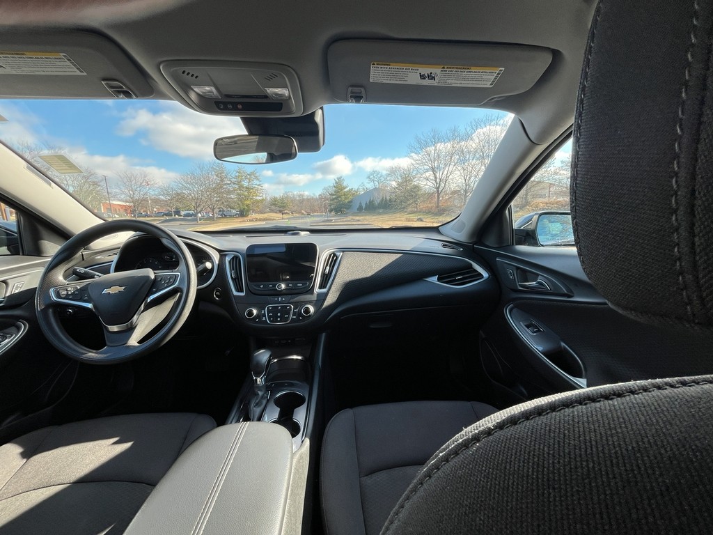 Chevrolet Malibu Vehicle Full-screen Gallery Image 17