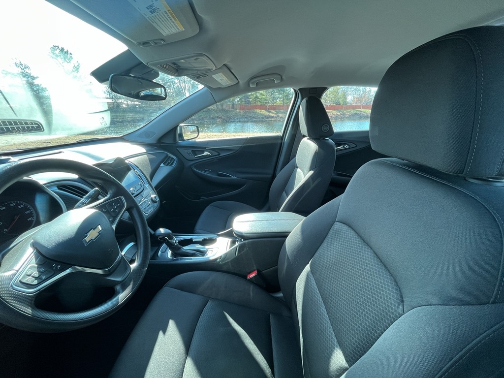 Chevrolet Malibu Vehicle Full-screen Gallery Image 19