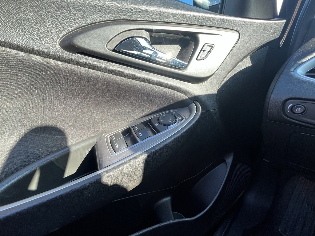 Chevrolet Malibu Vehicle Full-screen Gallery Image 21