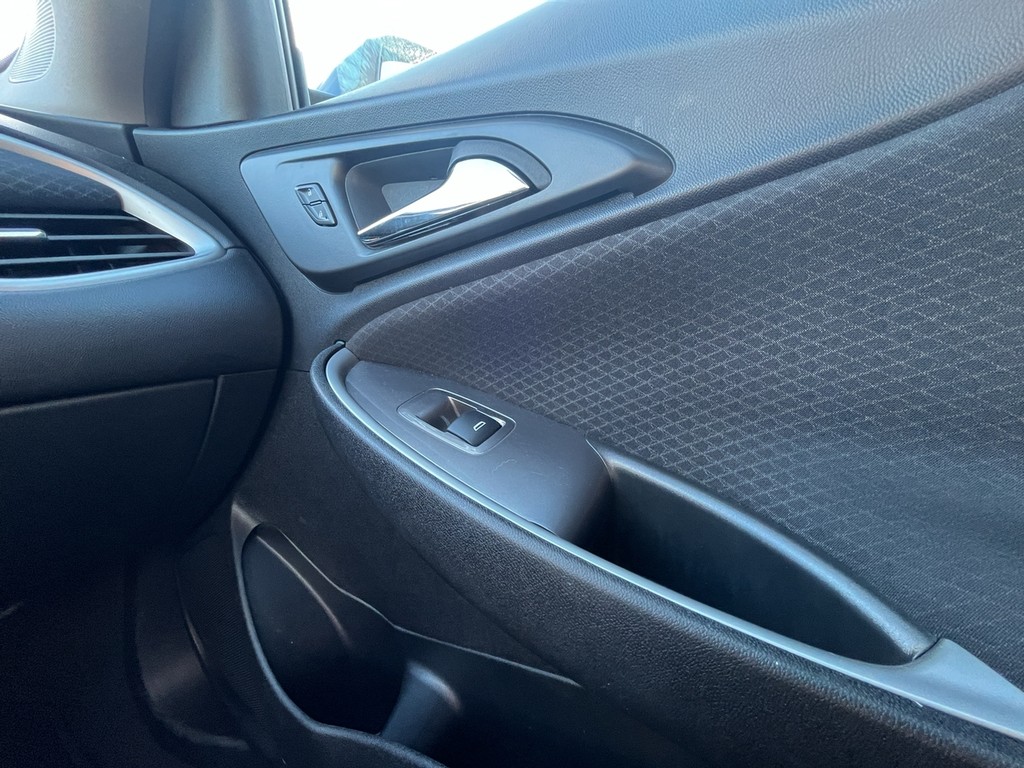 Chevrolet Malibu Vehicle Full-screen Gallery Image 22