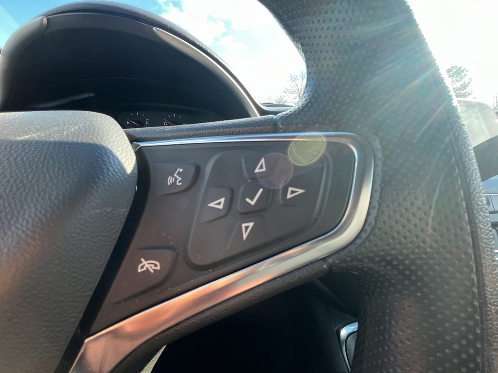 Chevrolet Malibu Vehicle Full-screen Gallery Image 24