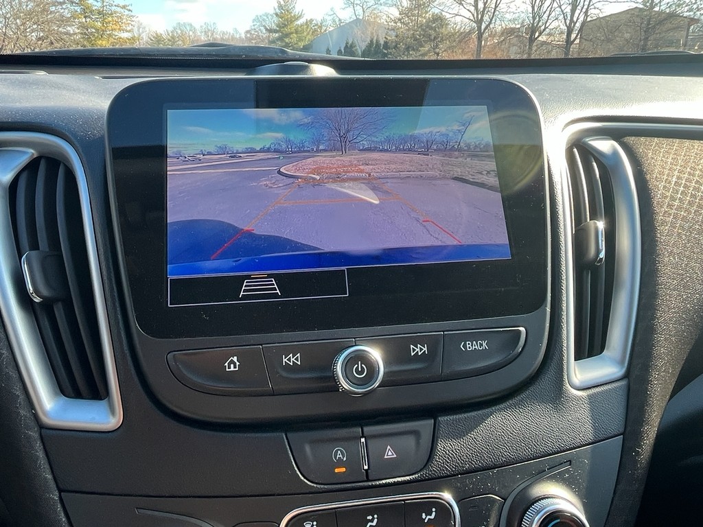 Chevrolet Malibu Vehicle Full-screen Gallery Image 26