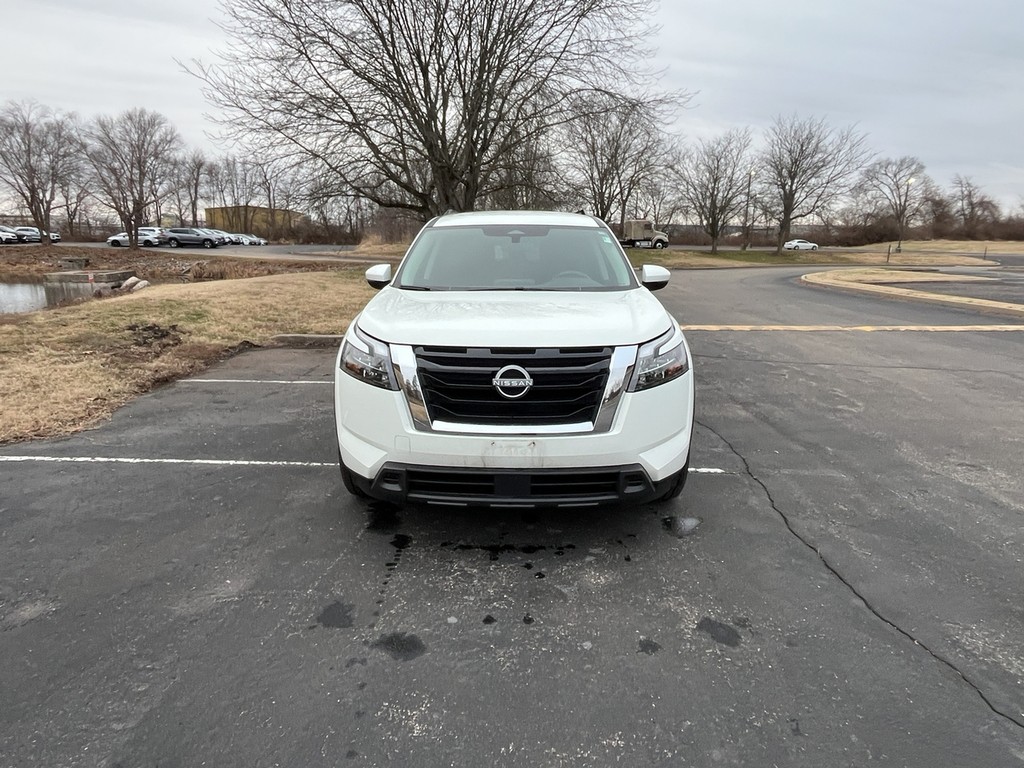 Nissan Pathfinder Vehicle Full-screen Gallery Image 03