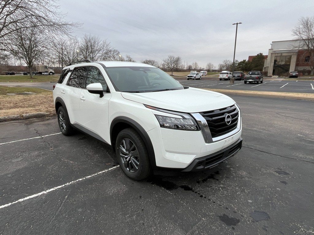 Nissan Pathfinder Vehicle Full-screen Gallery Image 04