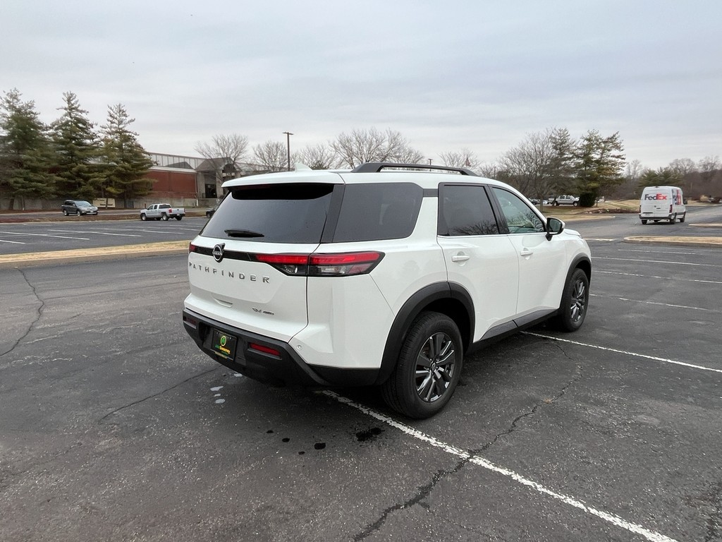 Nissan Pathfinder Vehicle Full-screen Gallery Image 06