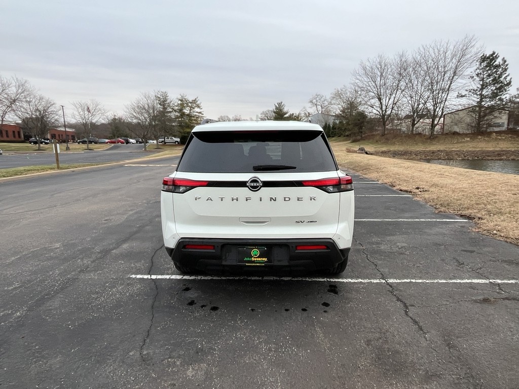 Nissan Pathfinder Vehicle Full-screen Gallery Image 07