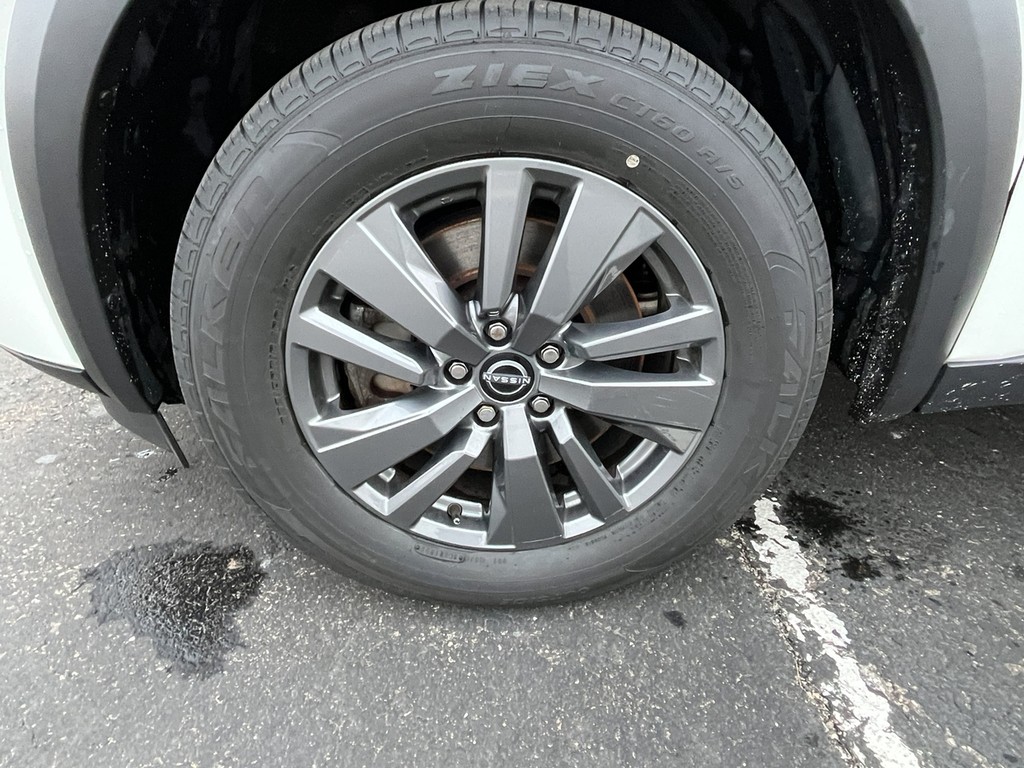 Nissan Pathfinder Vehicle Full-screen Gallery Image 09