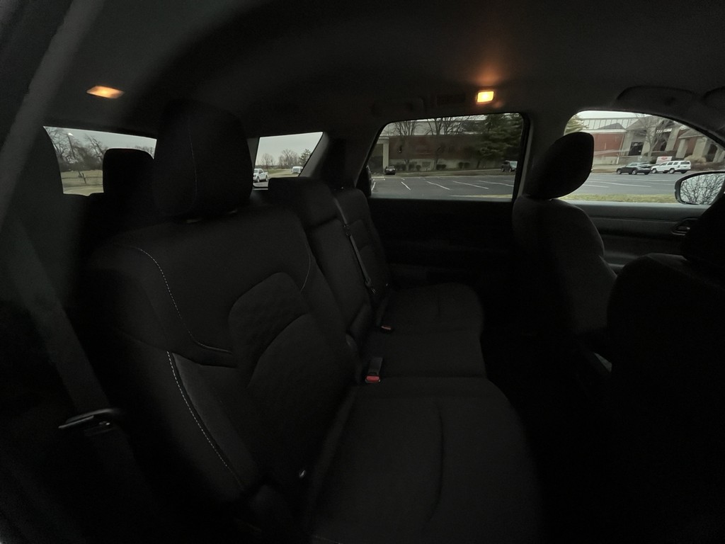 Nissan Pathfinder Vehicle Full-screen Gallery Image 11