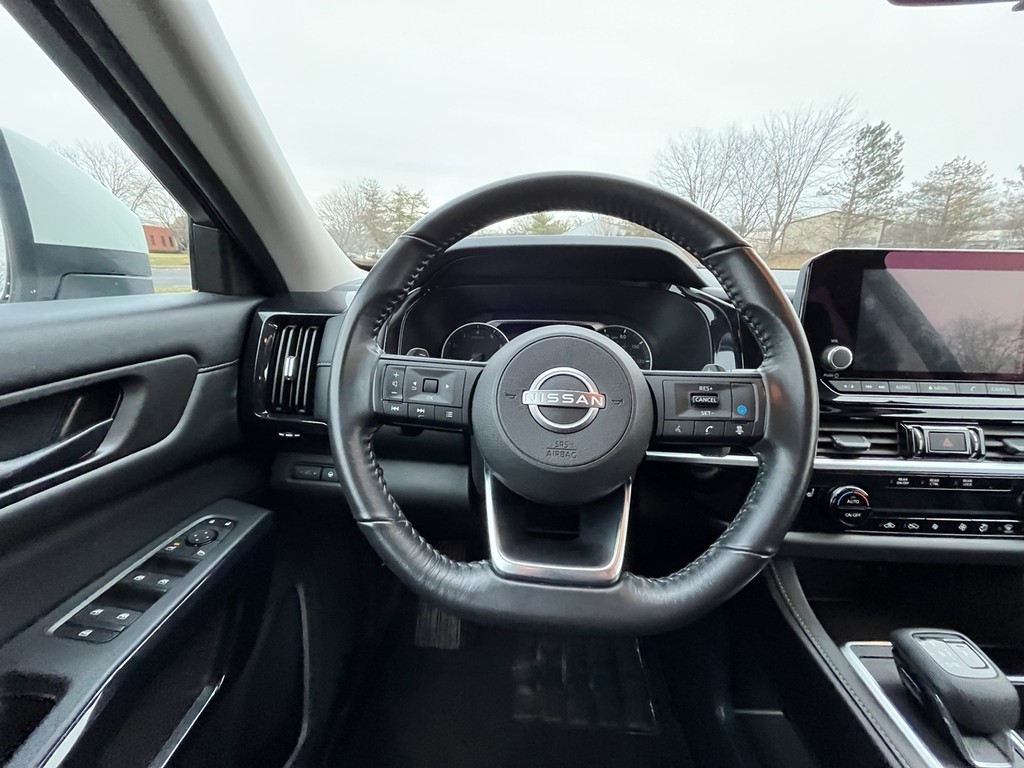 Nissan Pathfinder Vehicle Full-screen Gallery Image 14