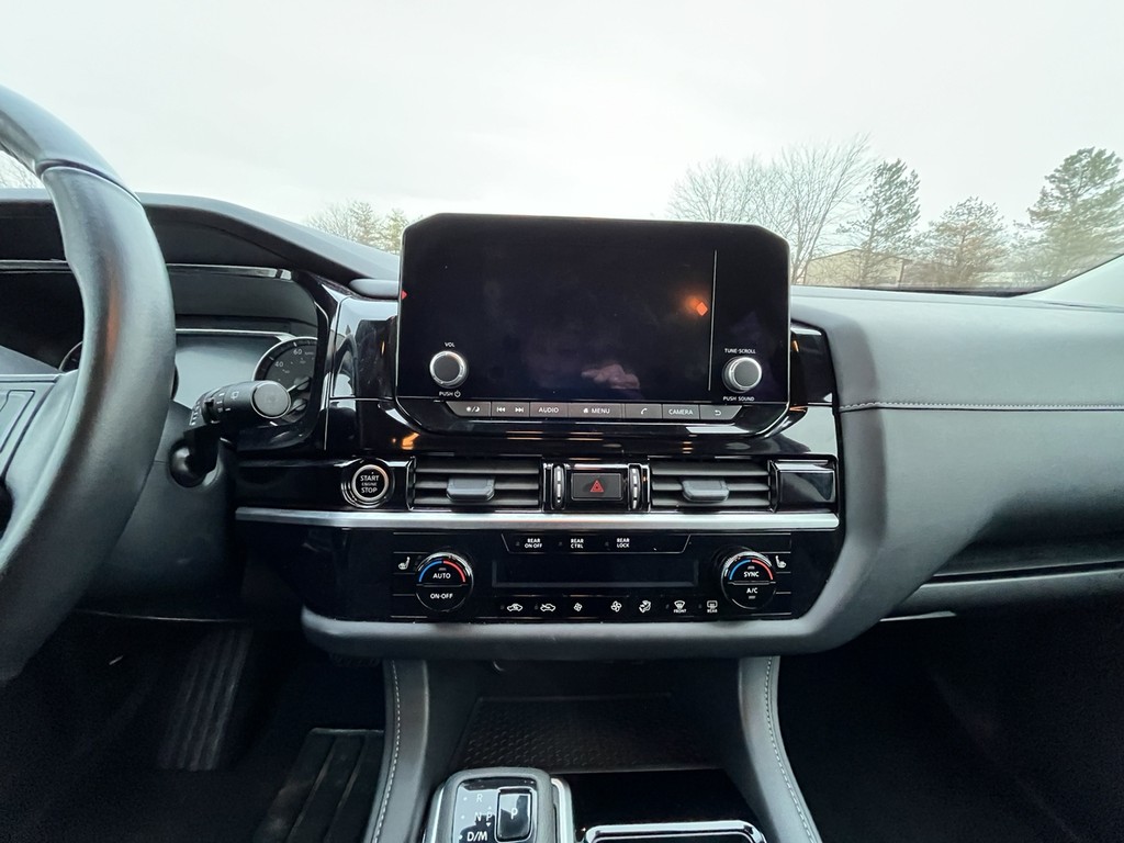 Nissan Pathfinder Vehicle Full-screen Gallery Image 15