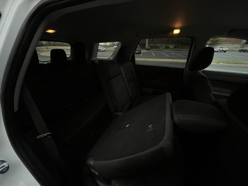 Nissan Pathfinder Vehicle Full-screen Gallery Image 18
