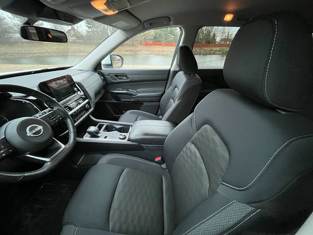 Nissan Pathfinder Vehicle Full-screen Gallery Image 20