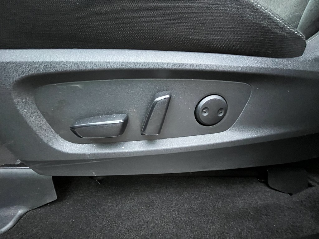 Nissan Pathfinder Vehicle Full-screen Gallery Image 21