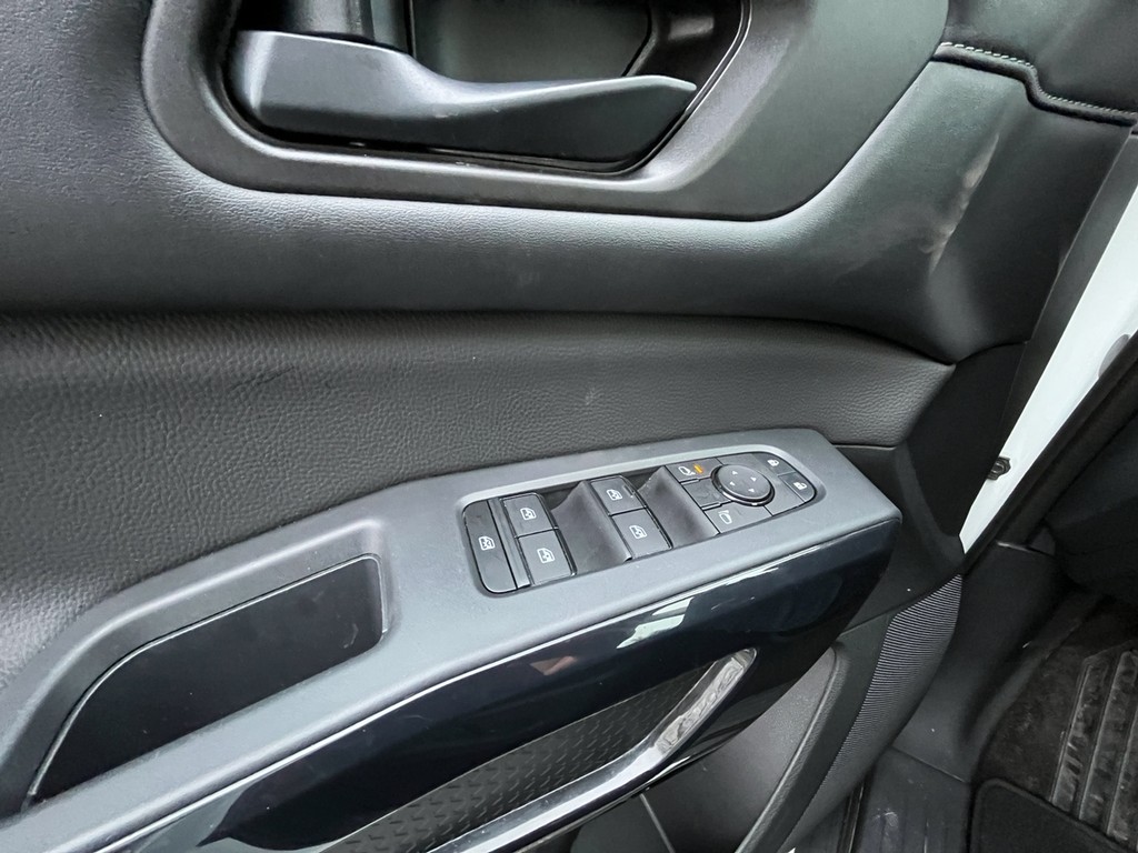 Nissan Pathfinder Vehicle Full-screen Gallery Image 22