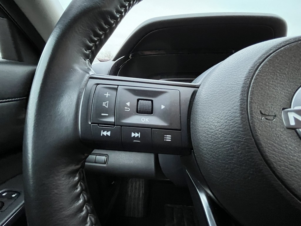 Nissan Pathfinder Vehicle Full-screen Gallery Image 24