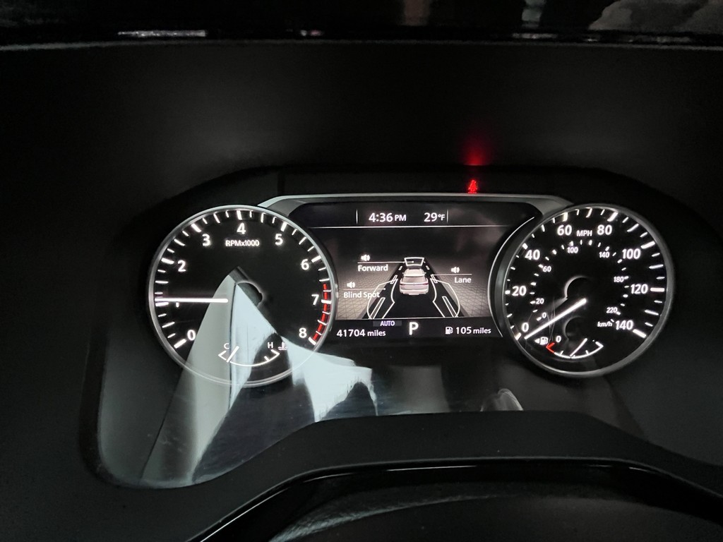 Nissan Pathfinder Vehicle Full-screen Gallery Image 26