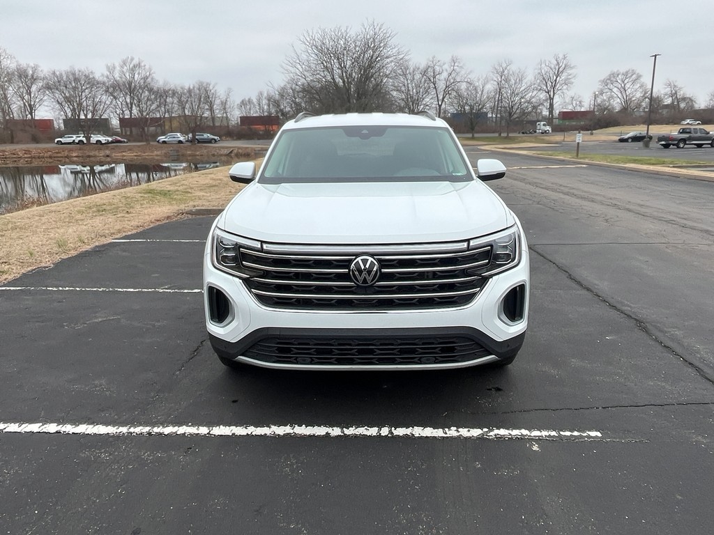 Volkswagen Atlas Vehicle Full-screen Gallery Image 03