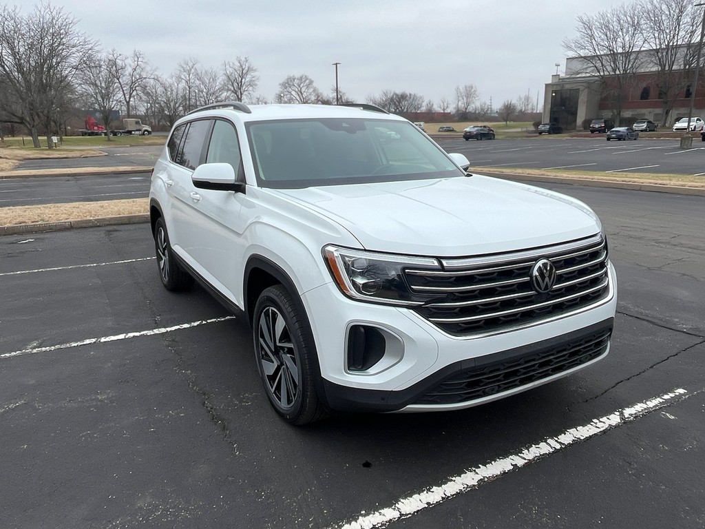 Volkswagen Atlas Vehicle Full-screen Gallery Image 04