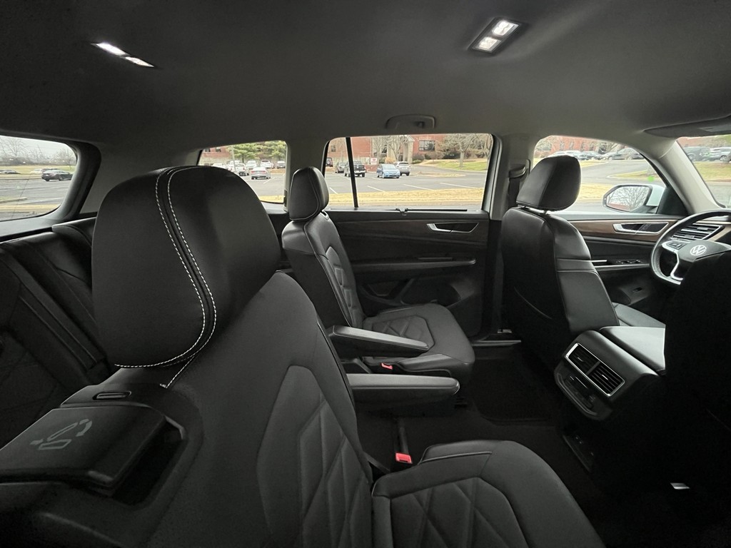 Volkswagen Atlas Vehicle Full-screen Gallery Image 11