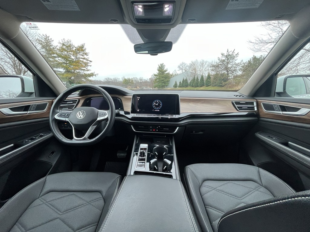 Volkswagen Atlas Vehicle Full-screen Gallery Image 13