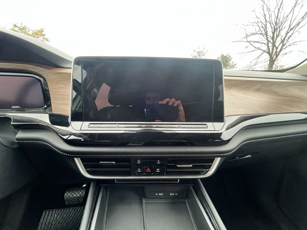 Volkswagen Atlas Vehicle Full-screen Gallery Image 15