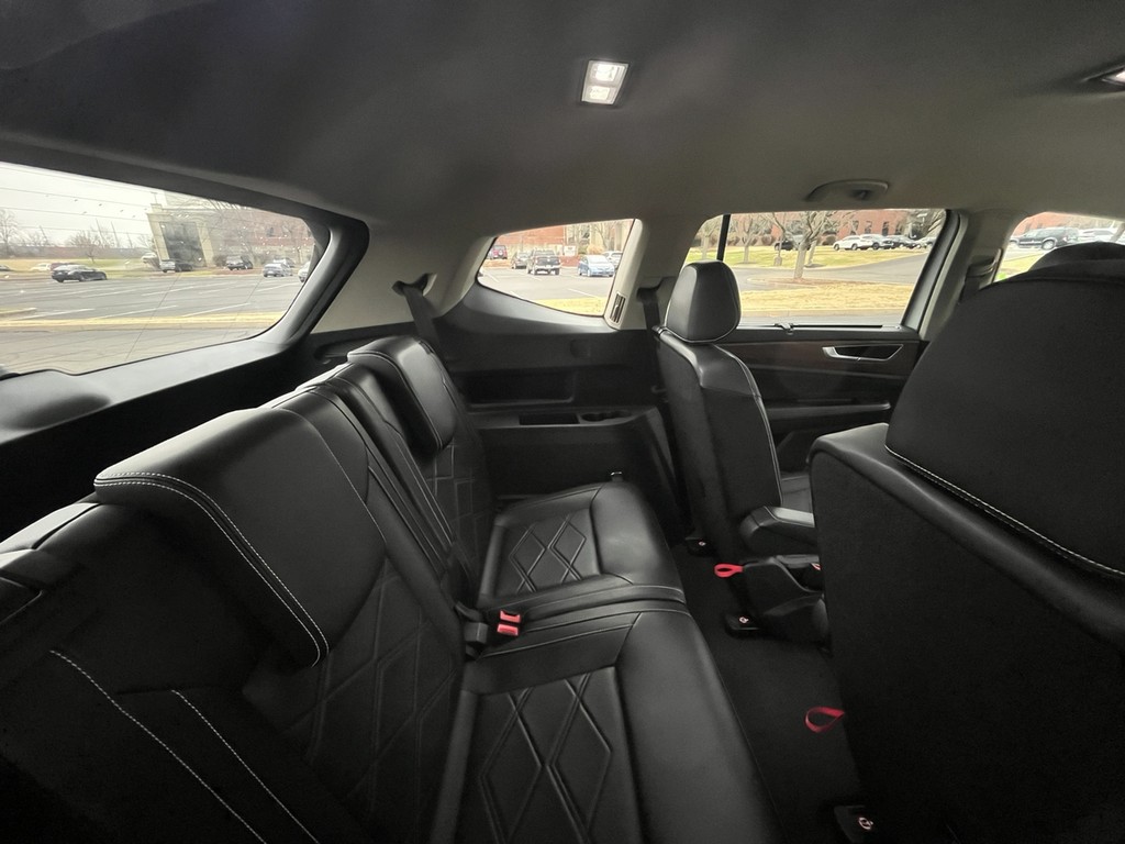 Volkswagen Atlas Vehicle Full-screen Gallery Image 18