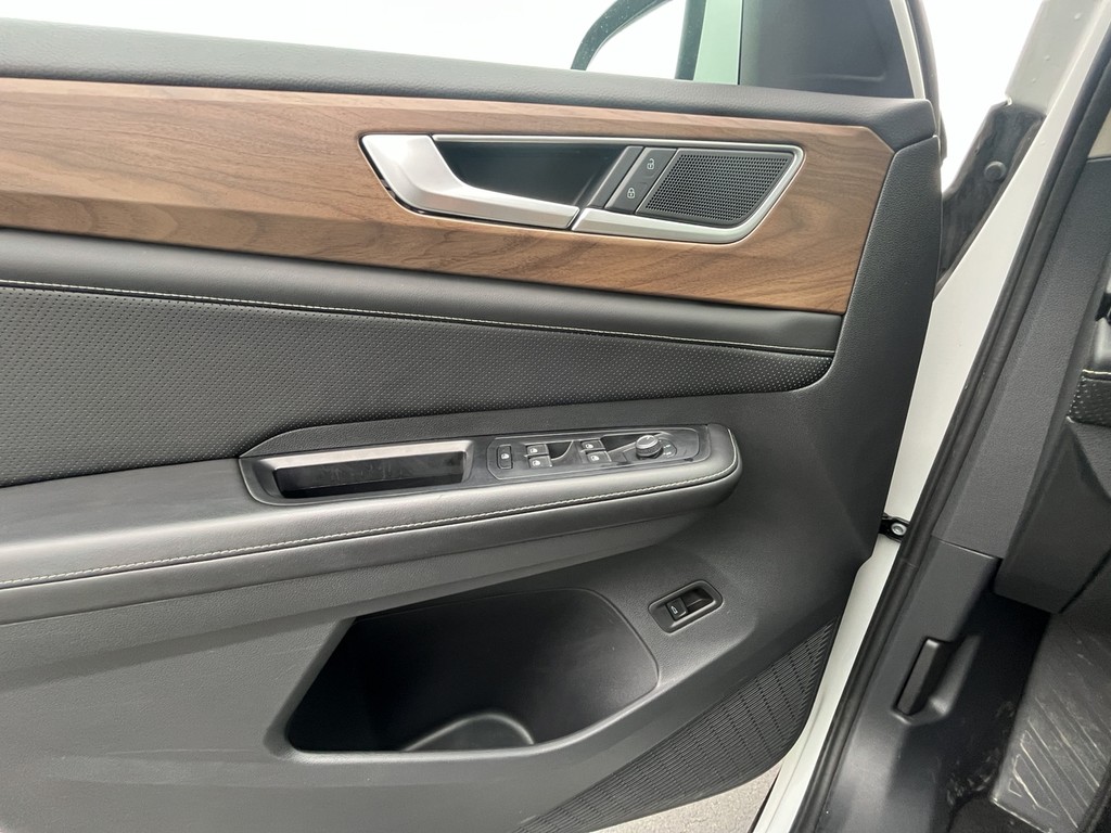 Volkswagen Atlas Vehicle Full-screen Gallery Image 22