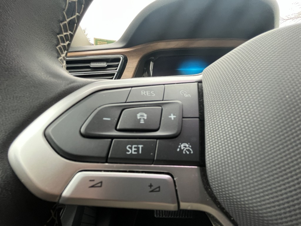 Volkswagen Atlas Vehicle Full-screen Gallery Image 24