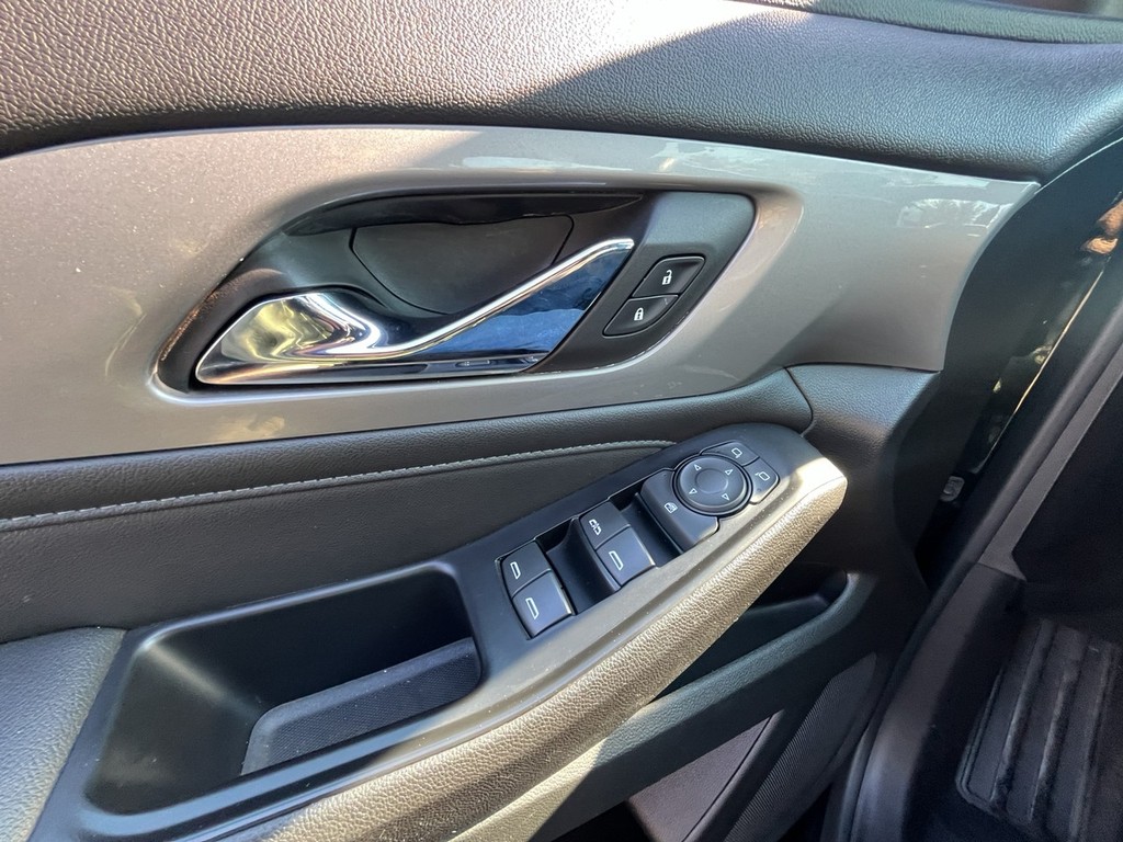 Chevrolet Traverse Vehicle Full-screen Gallery Image 22