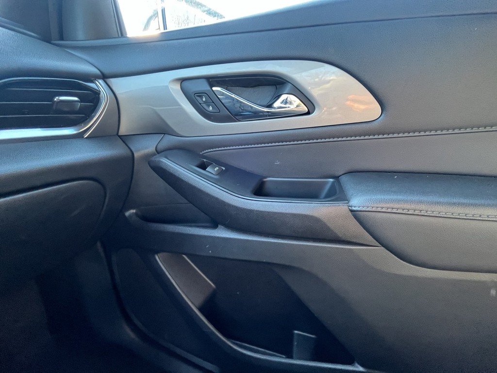 Chevrolet Traverse Vehicle Full-screen Gallery Image 23