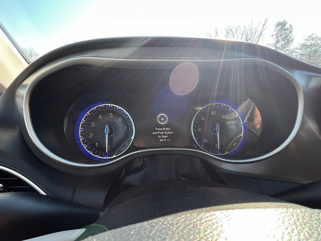 Chrysler Pacifica Vehicle Full-screen Gallery Image 27