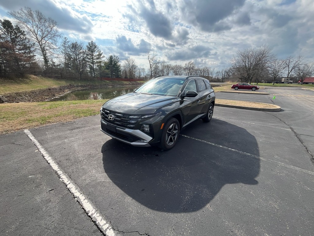 Hyundai Tucson Vehicle Full-screen Gallery Image 02