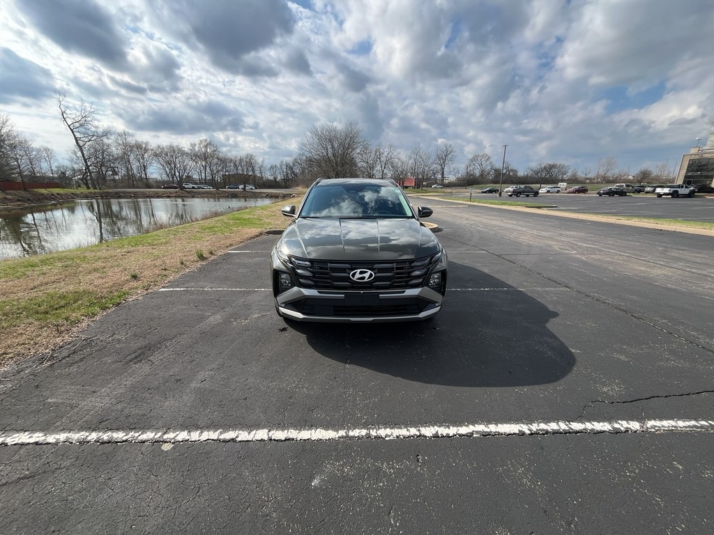 Hyundai Tucson Vehicle Full-screen Gallery Image 03