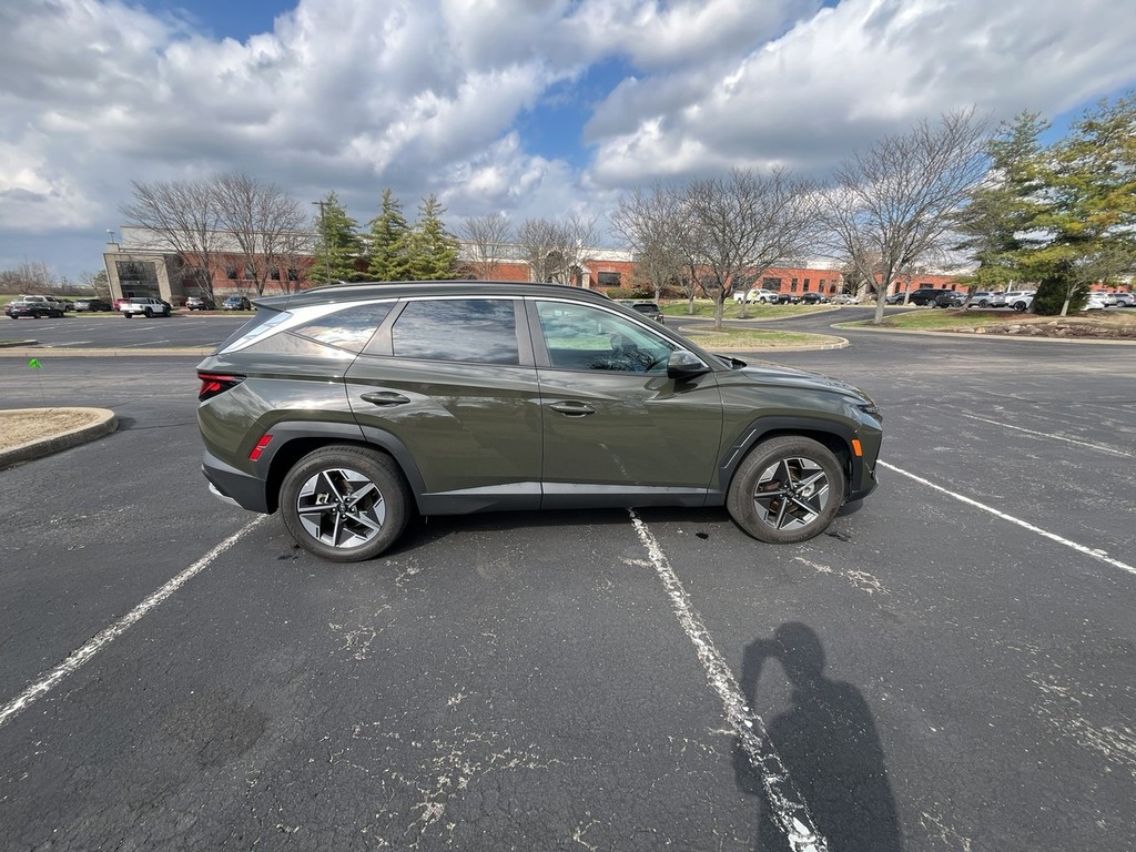 Hyundai Tucson Vehicle Full-screen Gallery Image 05