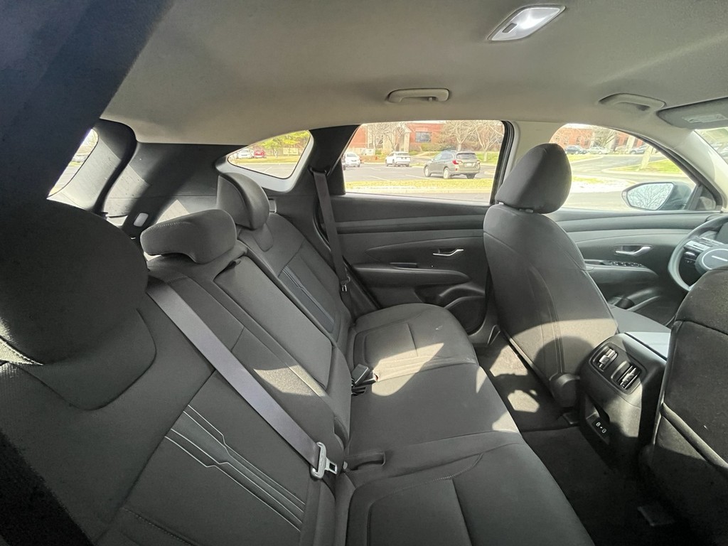 Hyundai Tucson Vehicle Full-screen Gallery Image 11