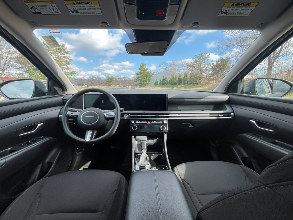 Hyundai Tucson Vehicle Full-screen Gallery Image 13