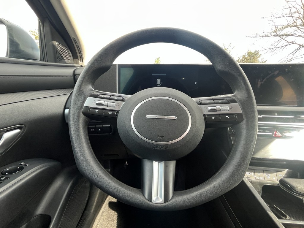 Hyundai Tucson Vehicle Full-screen Gallery Image 14